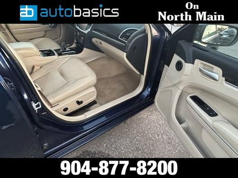 Used 2013 Chrysler 300 w/ Driver Convenience Group image 10