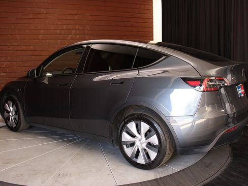 Used 2023 Tesla Model Y Long Range image 46