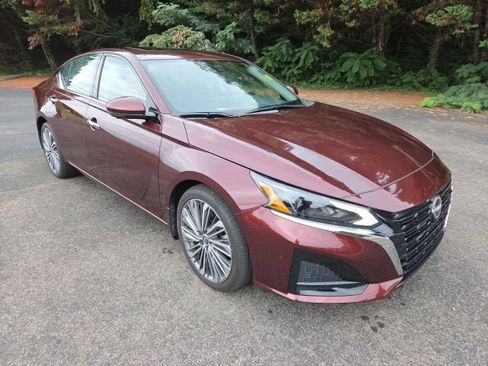 Used 2025 Nissan Altima 2.5 SL FWD image 3