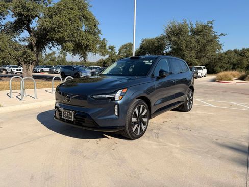 New 2025 Volvo EX90 Ultra image 2