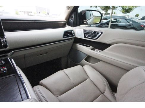 Used 2021 Lincoln Navigator Reserve w/ Luxury Package RWD image 13