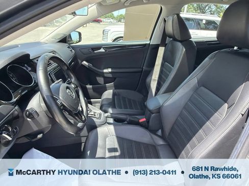 Used 2017 Volkswagen Jetta SEL Premium FWD image 4