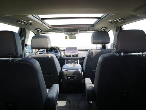 Used 2024 Chevrolet Tahoe Z71 w/ Luxury Package AWD/4WD image 5