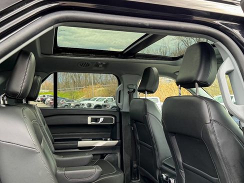 Used 2022 Ford Explorer XLT w/ Equipment Group 202A image 15