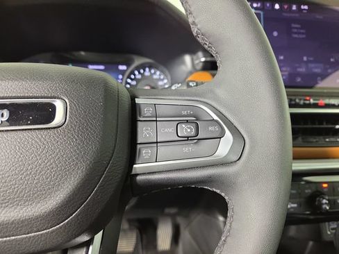 Used 2025 Jeep Compass Limited AWD/4WD image 26