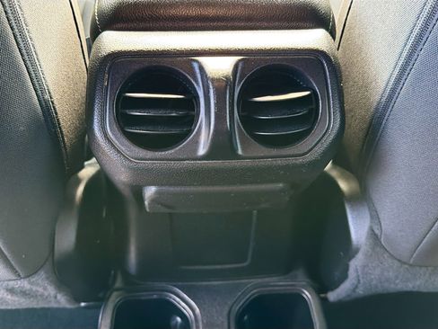 Used 2022 Jeep Gladiator Sport image 19