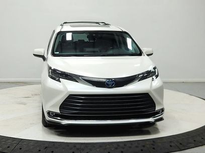 Used 2021 Toyota Sienna XLE
