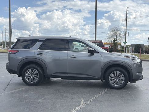 Used 2025 Nissan Pathfinder S FWD image 6