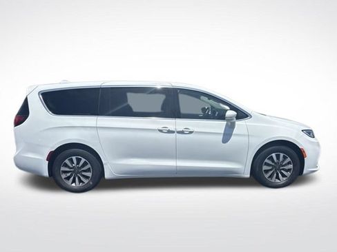 Used 2022 Chrysler Pacifica Touring-L FWD image 8
