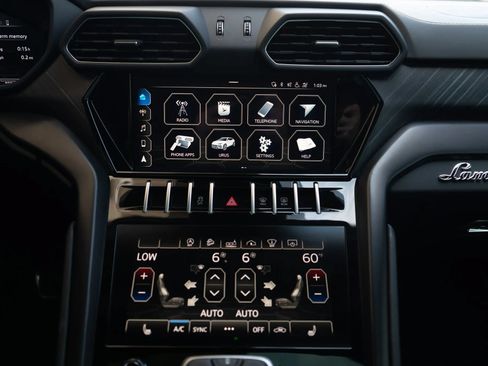 Used 2021 Lamborghini Urus AWD/4WD image 16