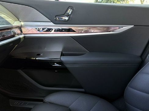 Used 2023 BMW i7 xDrive60 AWD/4WD image 21