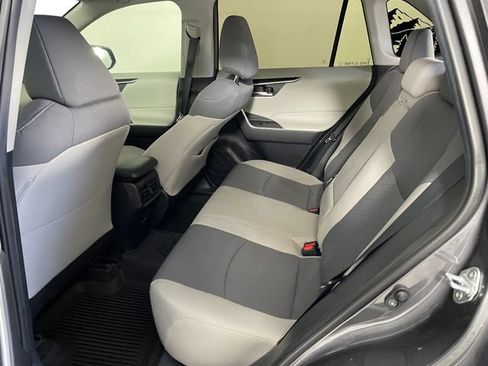 Used 2021 Toyota RAV4 XLE w/ Convenience Package FWD image 13