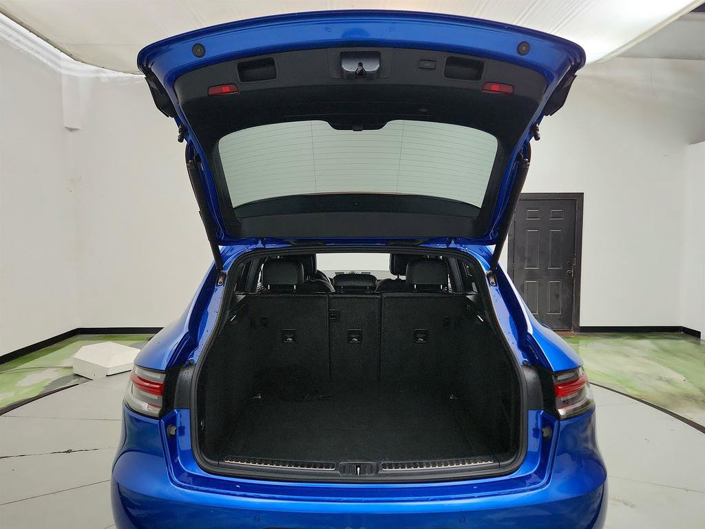Used 2020 Porsche Macan AWD/4WD image 31