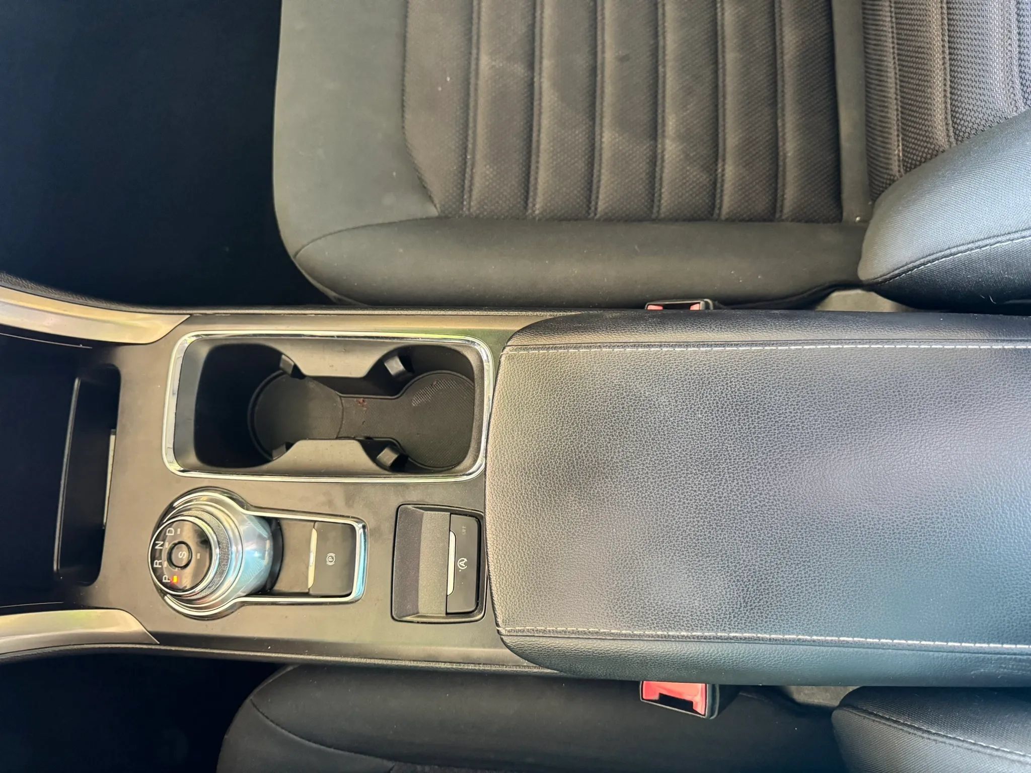 Used 2019 Ford Fusion SE FWD image 14