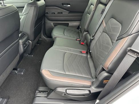 New 2025 Nissan Pathfinder Platinum image 22