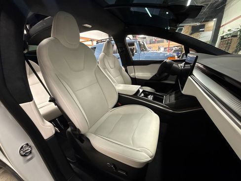 Used 2022 Tesla Model X Plaid image 4