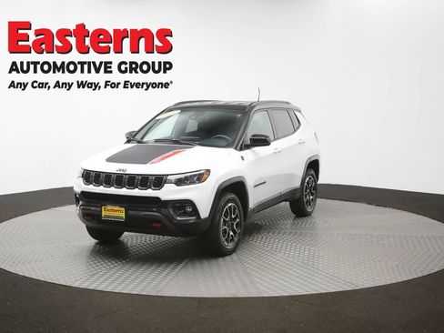 Used 2024 Jeep Compass Trailhawk AWD/4WD image 54