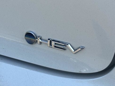 Used 2025 Toyota Prius LE FWD image 11