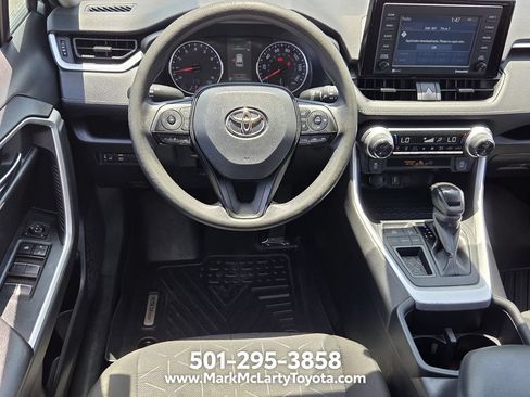 Used 2022 Toyota RAV4 XLE FWD image 11