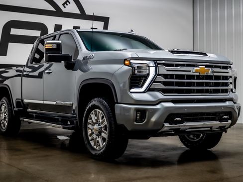 Used 2025 Chevrolet Silverado 3500 High Country w/ Technology Package AWD/4WD image 29