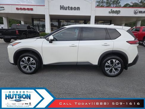 Used 2021 Nissan Rogue SV FWD image 1