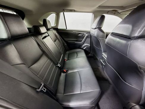 Used 2021 Toyota RAV4 XLE Premium image 28