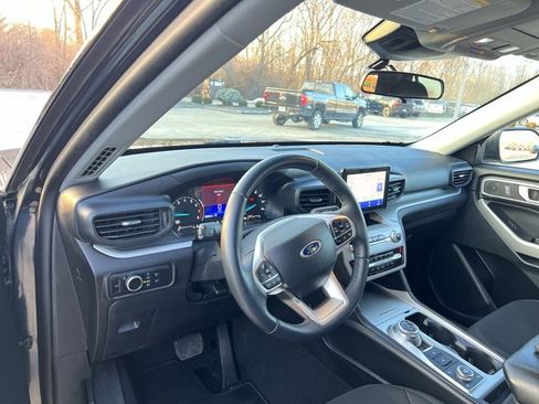 Used 2023 Ford Explorer XLT image 10