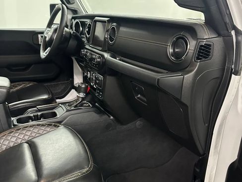 Used 2023 Jeep Wrangler Unlimited Sahara AWD/4WD image 39