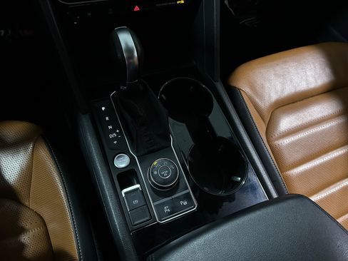 Used 2018 Volkswagen Atlas SEL Premium image 11