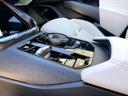 Used 2025 BMW X3 xDrive30i image 17