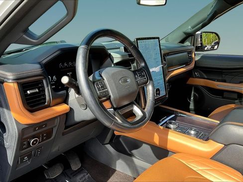 Used 2023 Ford Expedition Platinum AWD/4WD image 16