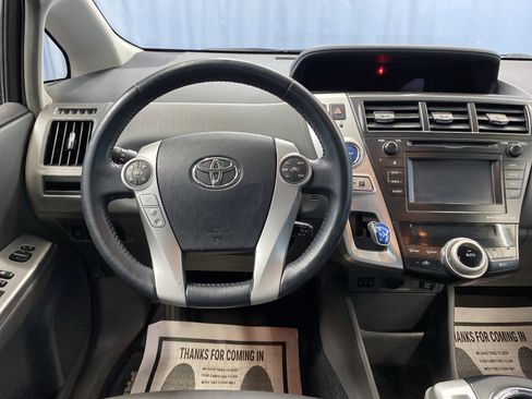 Used 2013 Toyota Prius V image 27