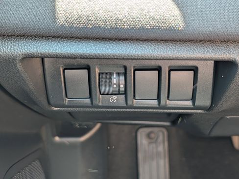 Used 2025 Subaru Outback Premium AWD/4WD image 26