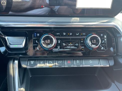 New 2025 GMC Sierra 2500 Denali Ultimate w/ Max Trailering Package image 16