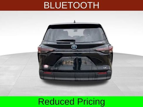 Used 2025 Toyota Sienna LE FWD image 6