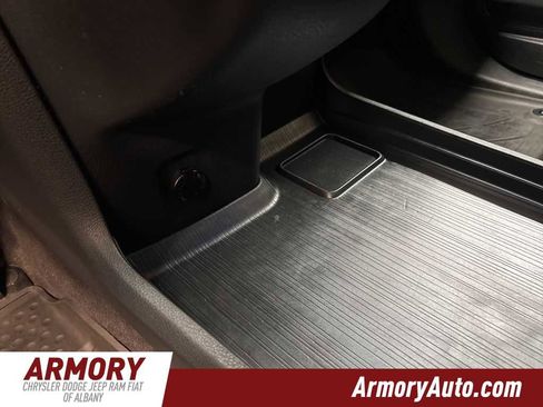 Used 2022 Toyota Sienna XLE Woodland Edition image 24