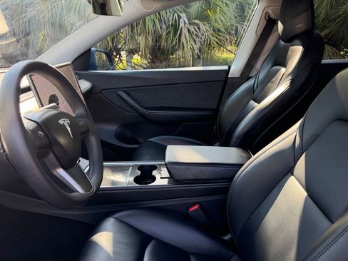 Used 2021 Tesla Model Y Long Range image 14