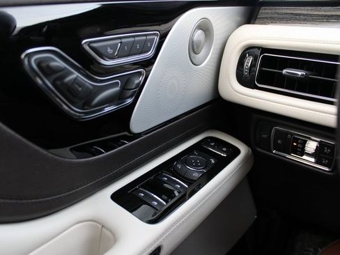 Used 2022 Lincoln Aviator Black Label w/ Dynamic Handling Package image 23