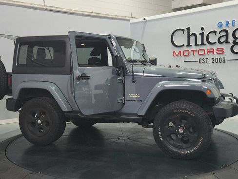 Used 2015 Jeep Wrangler Sahara w/ Connectivity Group AWD/4WD image 15