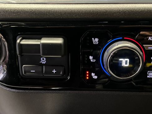 Used 2023 Chevrolet Silverado 1500 High Country w/ High Country Premium Package AWD/4WD image 31