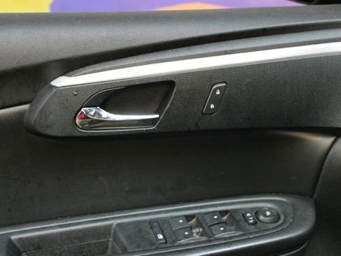 Used 2010 Chevrolet Traverse LT w/ Personal Connectivity Package image 16