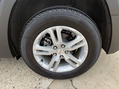 Used 2023 GMC Terrain SLE w/ Driver Convenience Package image 10