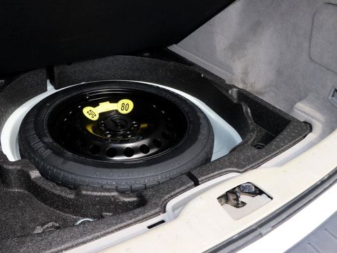 Used 2011 Volvo V50 T5 image 7