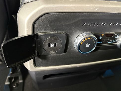 Used 2024 Ford Expedition Max XLT image 36