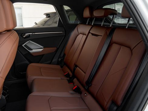 Certified 2025 Audi Q3 2.0T Premium image 18