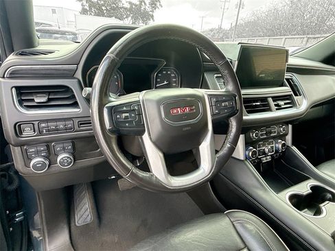 Used 2021 GMC Yukon XL SLT image 12