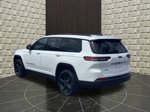 Certified 2023 Jeep Grand Cherokee L Altitude AWD/4WD image 11