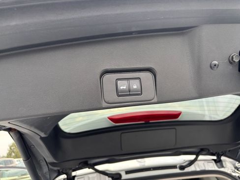 Used 2025 Nissan Rogue SV FWD image 21