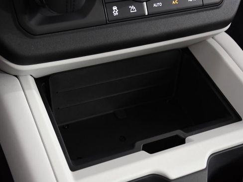 Used 2025 Land Rover Defender 110 S image 29