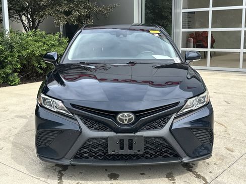 Used 2018 Toyota Camry SE w/ Convenience Package FWD image 5